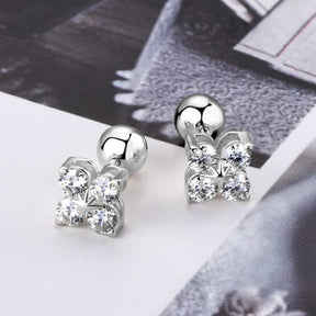 Brincos de pino de moissanite trevo de quatro folhas